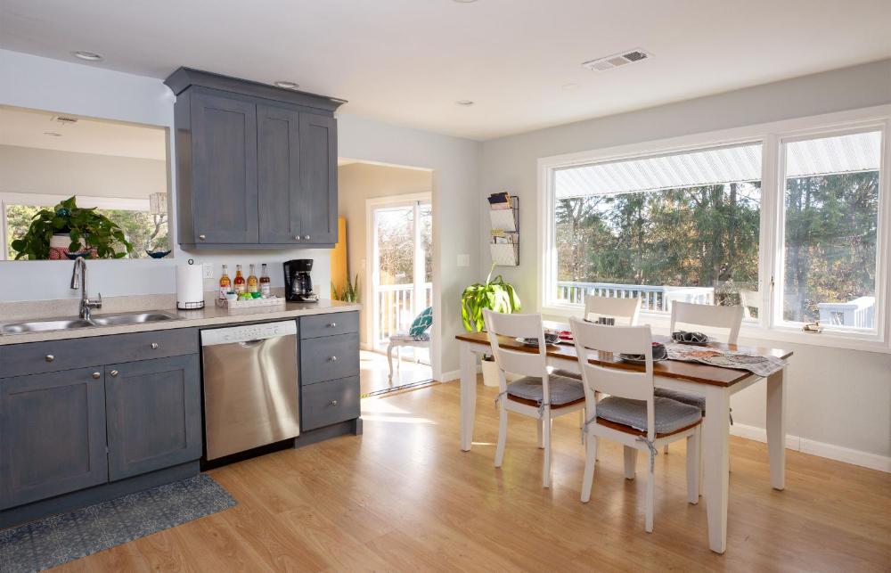 Exceptional Contemporary Retreat with 4 King Beds in Mystic CT